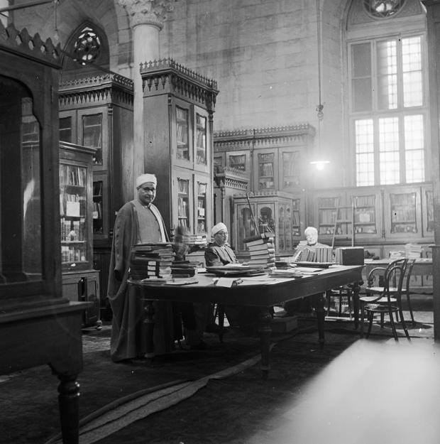 Bibliotecarios en la Mezquita El Azhar, El Cairo, 1950