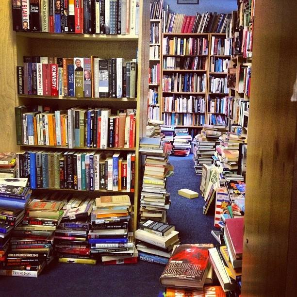 %22Moss Books%22, Chentelham, Reino Unido