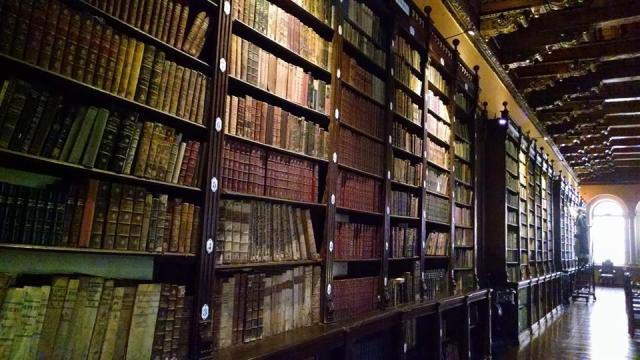 biblioteca del Convento de Santo Domingo, en Lima, Perú.