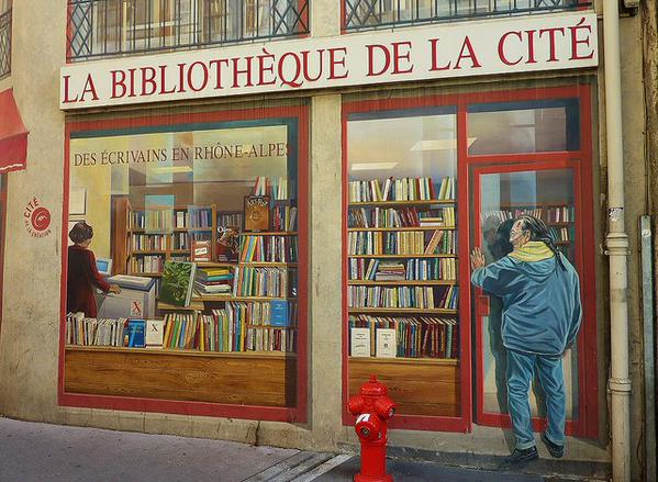 %22La biblioteca de la ciudad%22 Fresco de Pascal Camacho en las calles de Lyon, Francia.