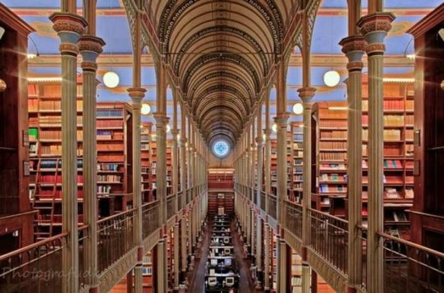 BIBLIOTECA DE LA UNIVERSIDAD DE COPENHAGUE - DINAMARCA