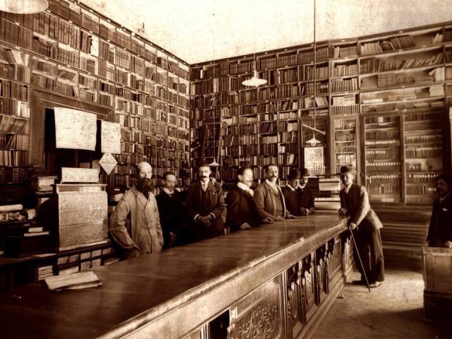 Antigua fotografía de la Librería de Murguía, en México.