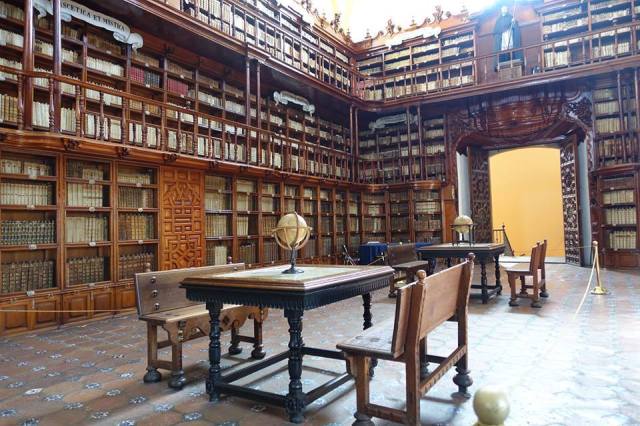 Biblioteca Palafoxiana de Puebla en México 1