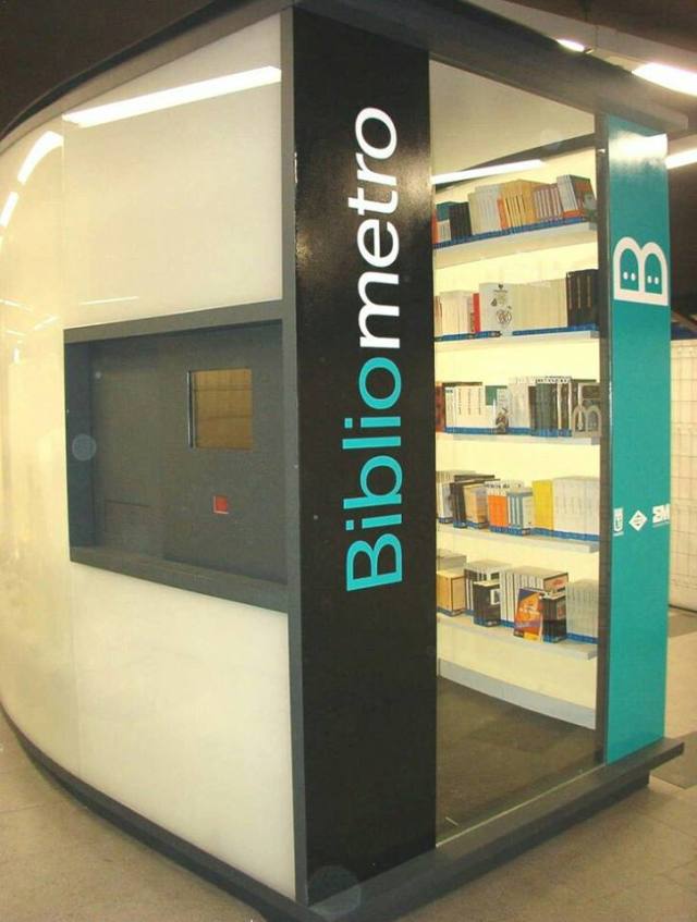 Bibliometro, en el subterráneo de Madrid.