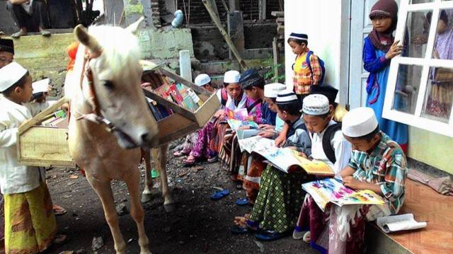 Bibliocaballo en Java, Indonesia. 1