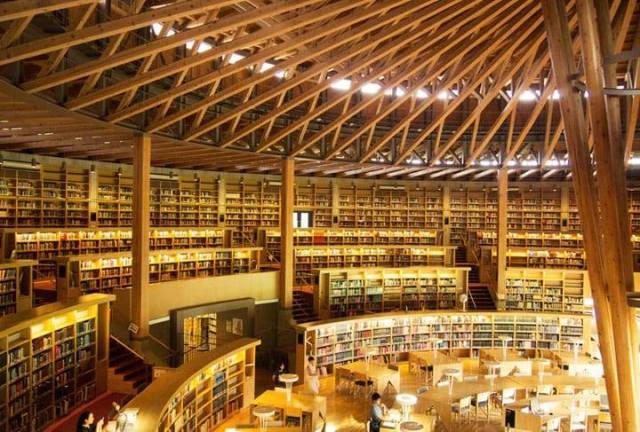 Biblioteca Nakajima Library en Akita, Japon