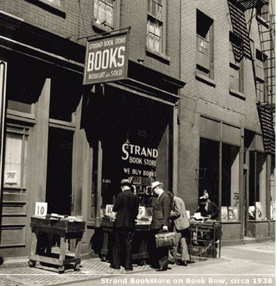 La librería Strand en 1938 cuando estaba instalada en la Book Row, New York