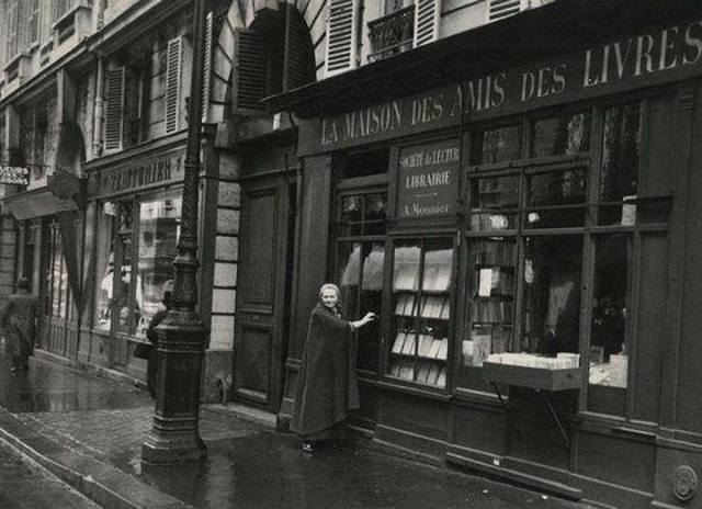 la maison des Amis des Livres, au 7 rue de l'Odéon à Paris